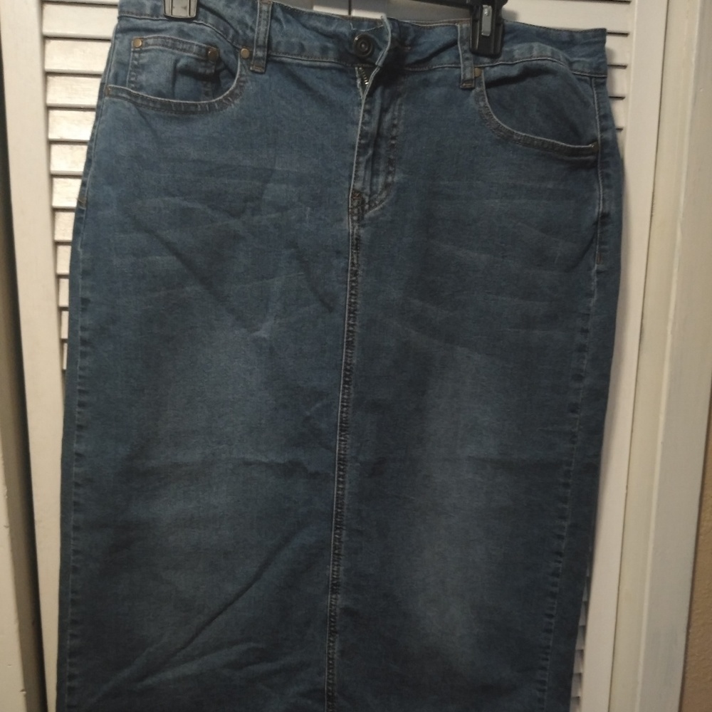 EUC Maxi length denim skirt.